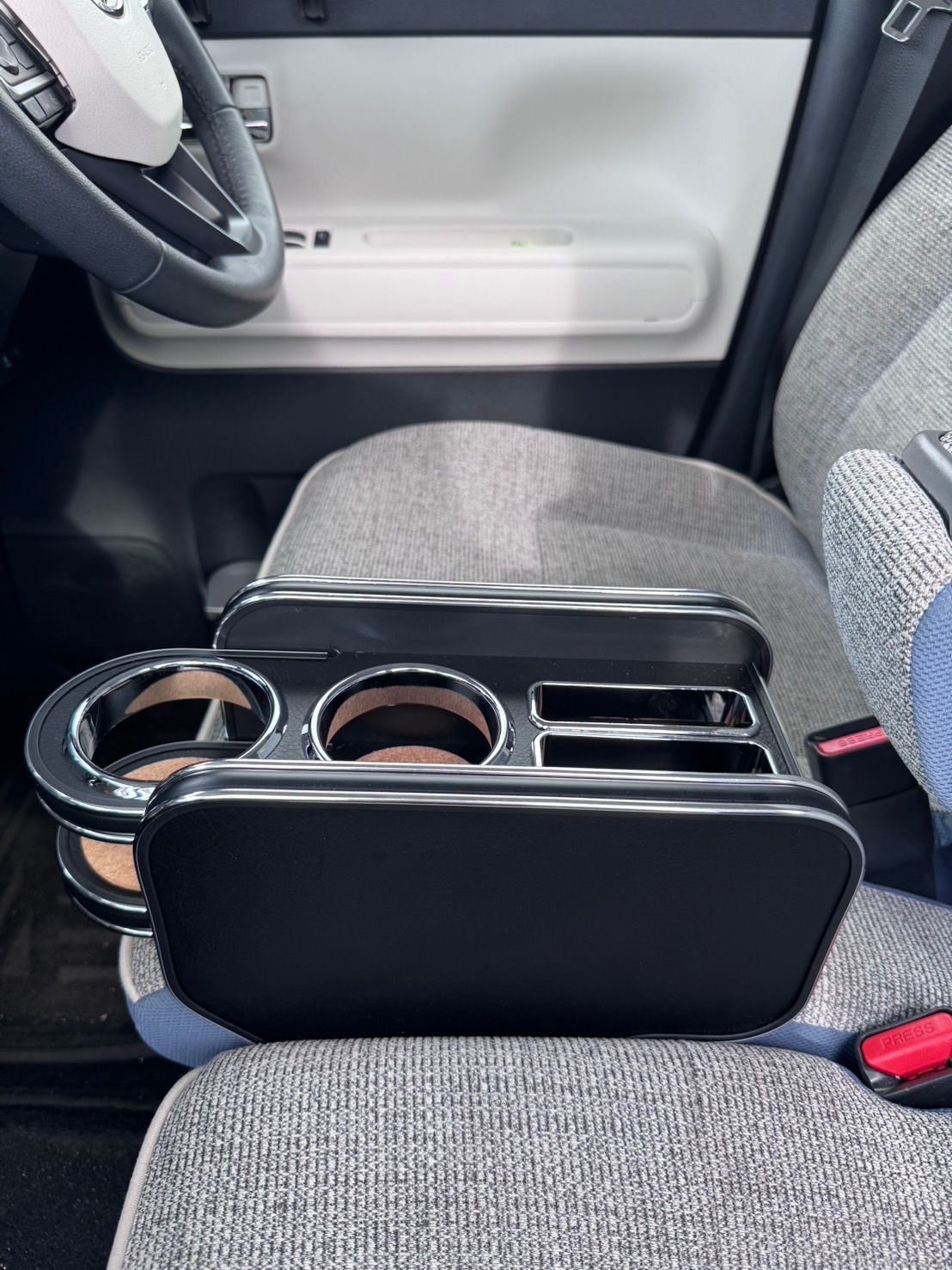 続々入荷中！ LA850S|LA860S ムーブキャンバス 22|06～ フロントセンターカップホルダー B型 ブラック BKｘシルバー携帯大