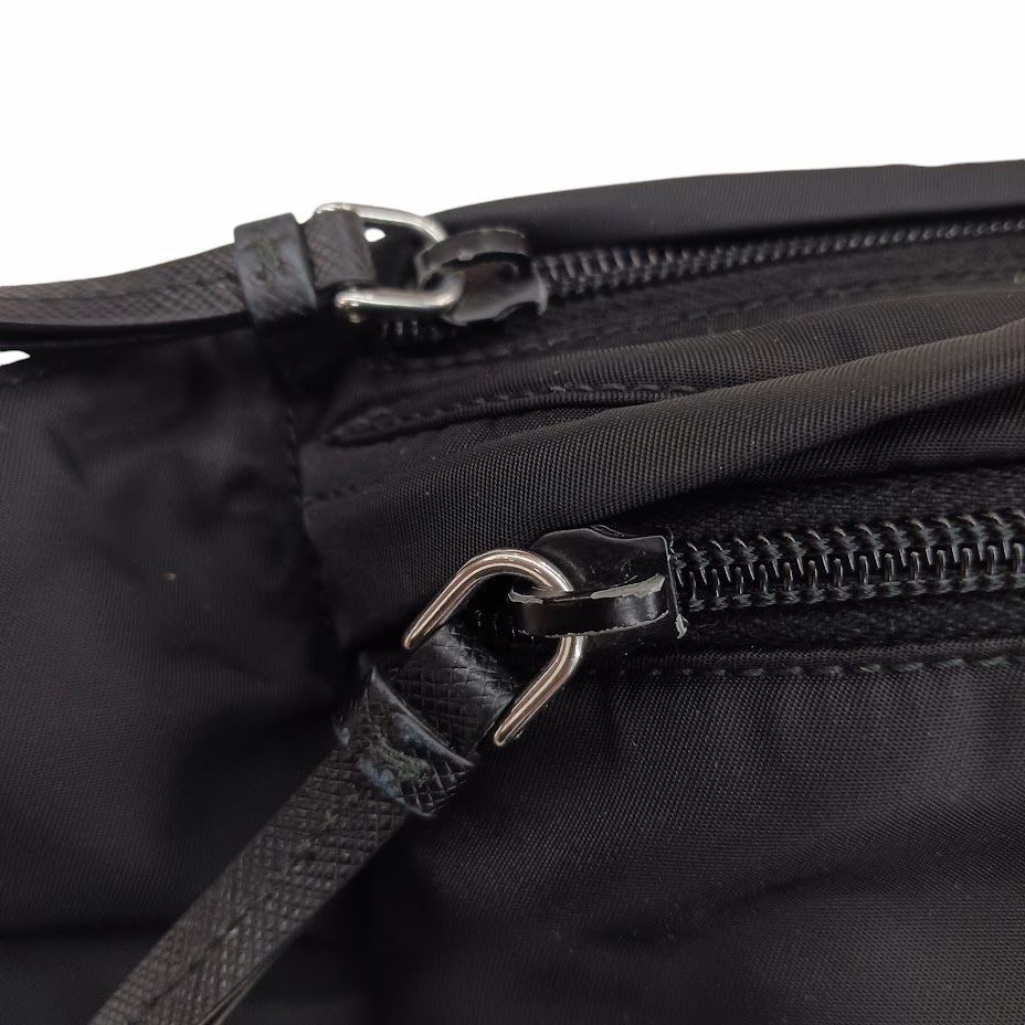 プラダ　トライアングルロゴ　ウエストバッグ　ボディバッグ　黒 PRADA プラダ トライアングルロゴ 三角ロゴプレート ショルダー