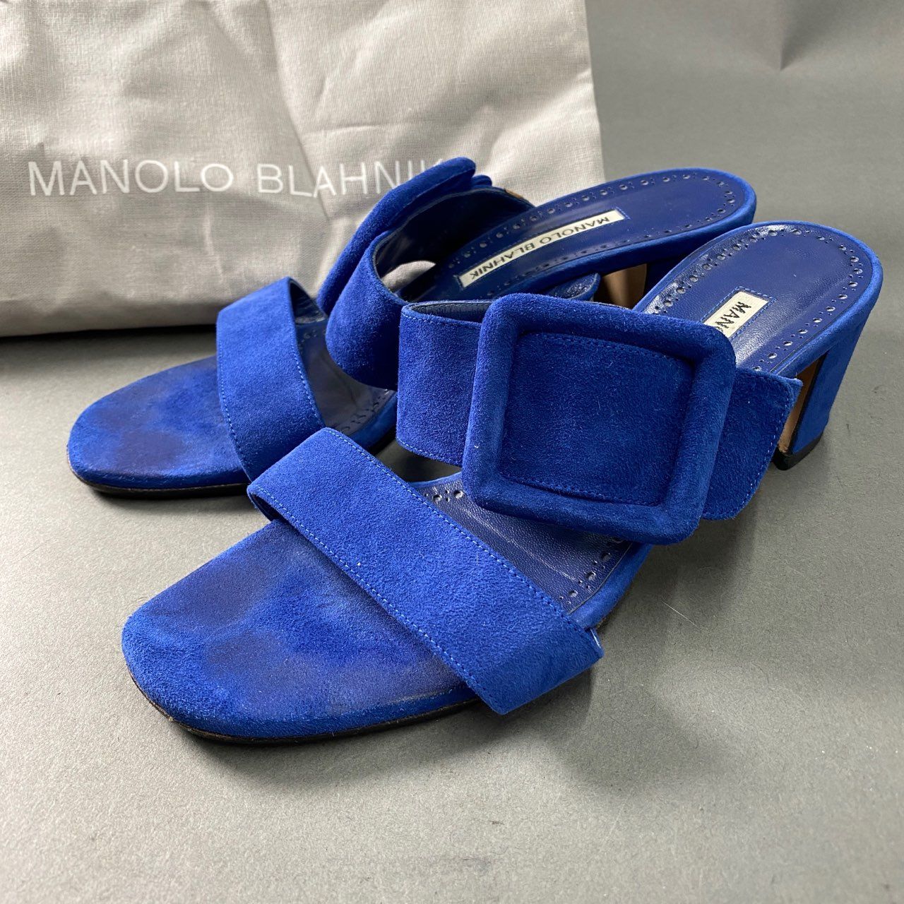 2A23 MANOLO BLAHNIK マノロブラニク スウェード バックルサンダル 38 