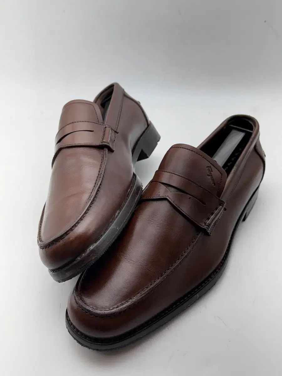 正規品) フェラガモ 255 正規品 フェラガモ Ferragamo