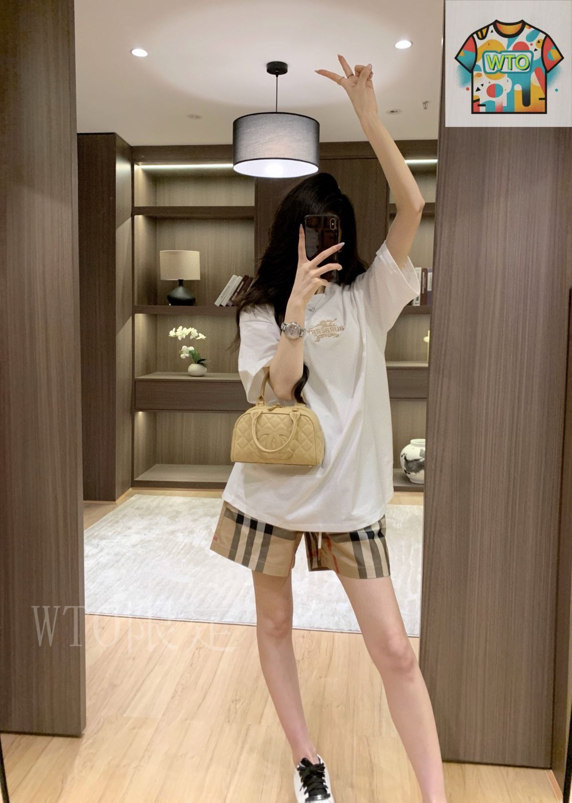 今日特価】Burberry Embroidered Logo Top & Check Shorts Set