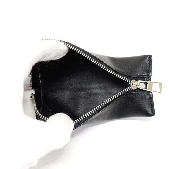 【SAランク】 ロエベ LOEWE ケース カーフスキン (レザー) ピニョーネ金具 109.54.K51 小物入れ ポーチ マルチケース ブラック 正規品 極美品 中古 mbk26017 ロエベ LOEWE コインケース カーフスキン (レザー) ピニョーネ金具