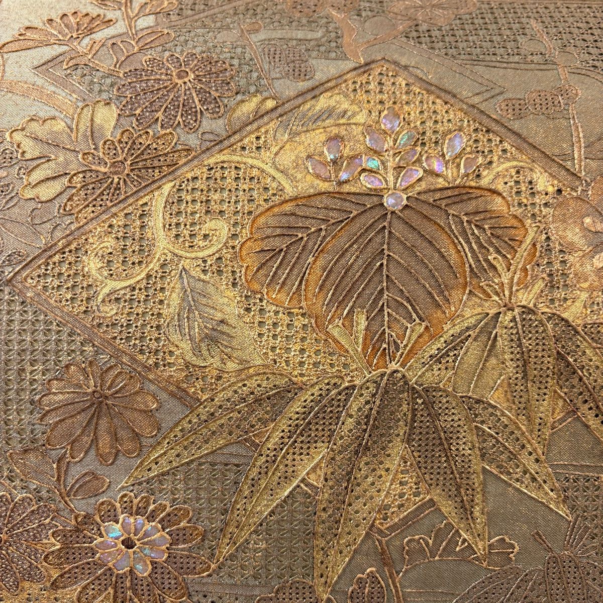 美品！丸菊 銀 金 竹作 楓 流 正絹 袋帯 二重太鼓 作り帯 京袋帯 正絹 一重太鼓 葉っぱ切り絵 (淡黄) 日本製 並び紋 並紋