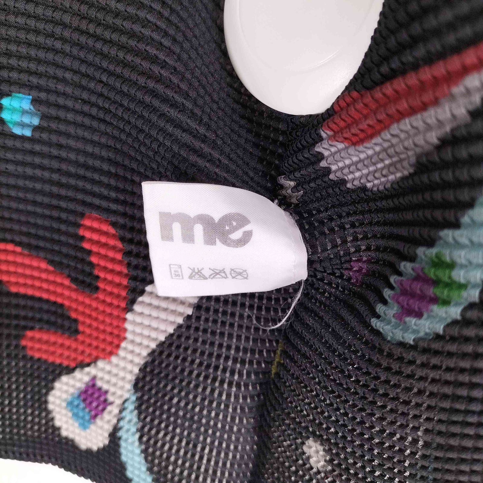 ミー イッセイミヤケ me ISSEY MIYAKE プリーツ総柄ボタンレス