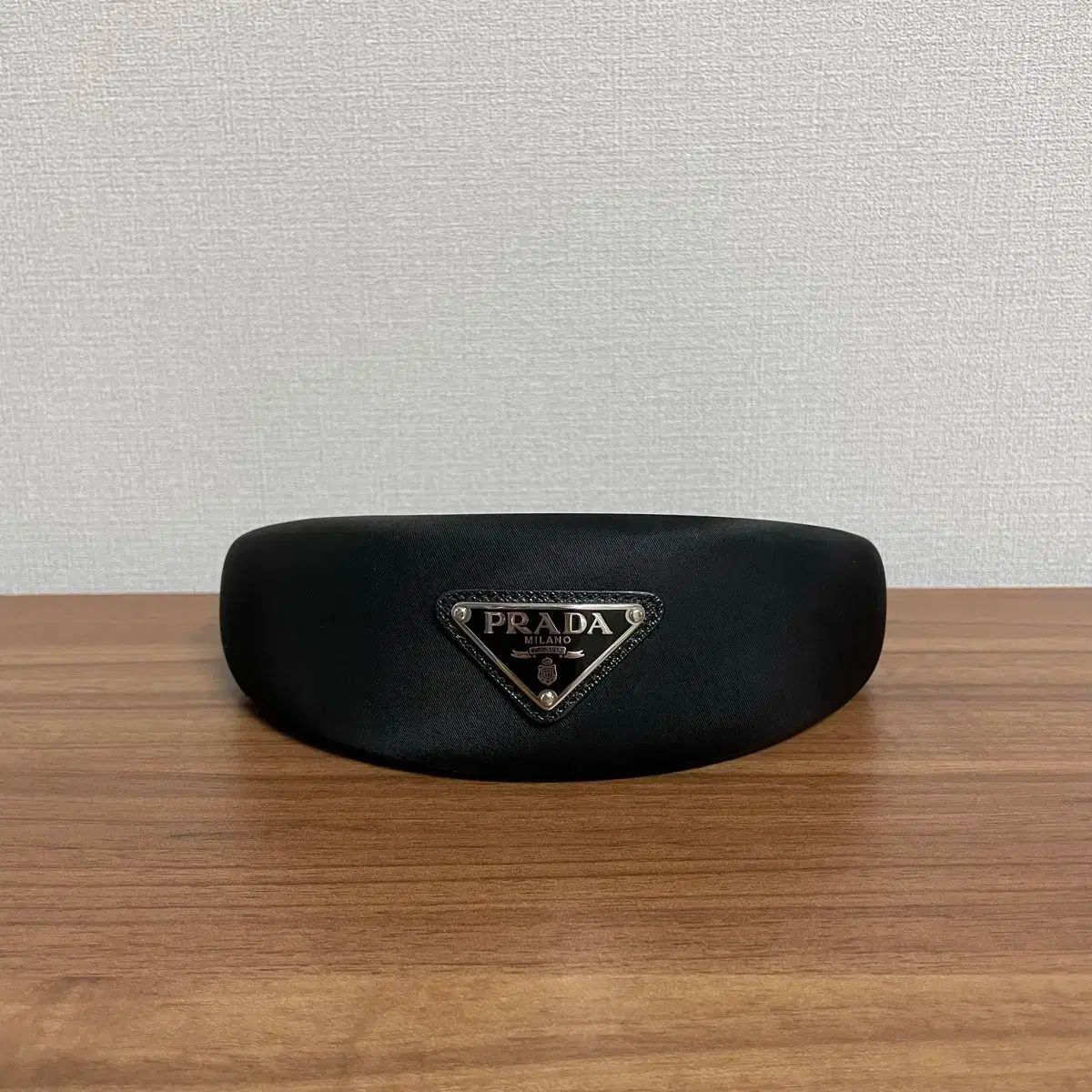 Prada(プラダ) 1IH016 リナイロン トライアングルロゴ ヘアバンド 楽天