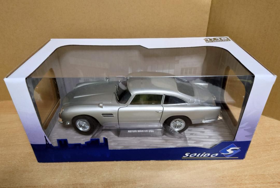 1/18アストンマーチンDB5 クーペ 1964 銀色 ASTON MARTIN - PAINZ SHOP