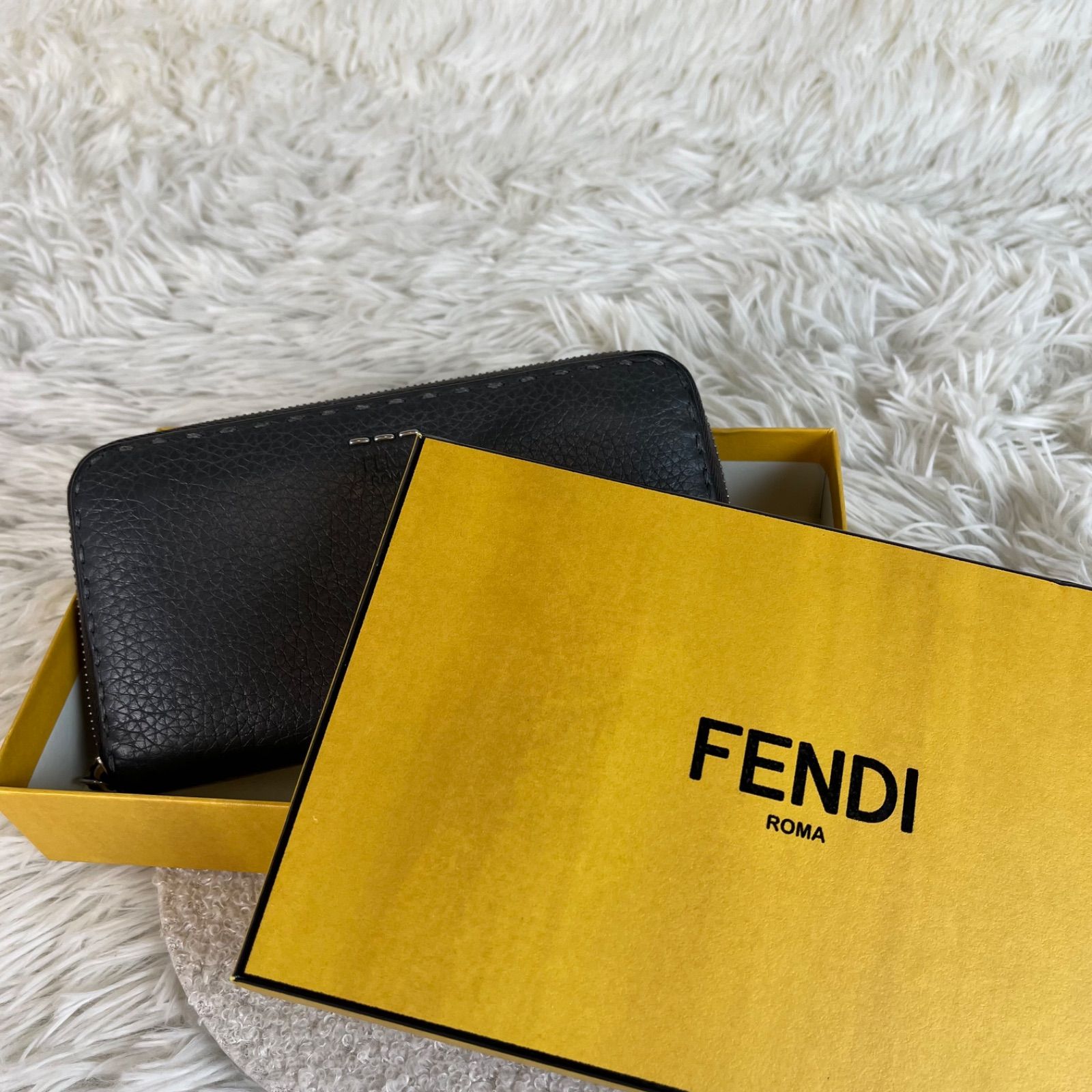 美品 FENDI 長財布 セレリア レザー ラウンドファスナー グレー - メルカリ