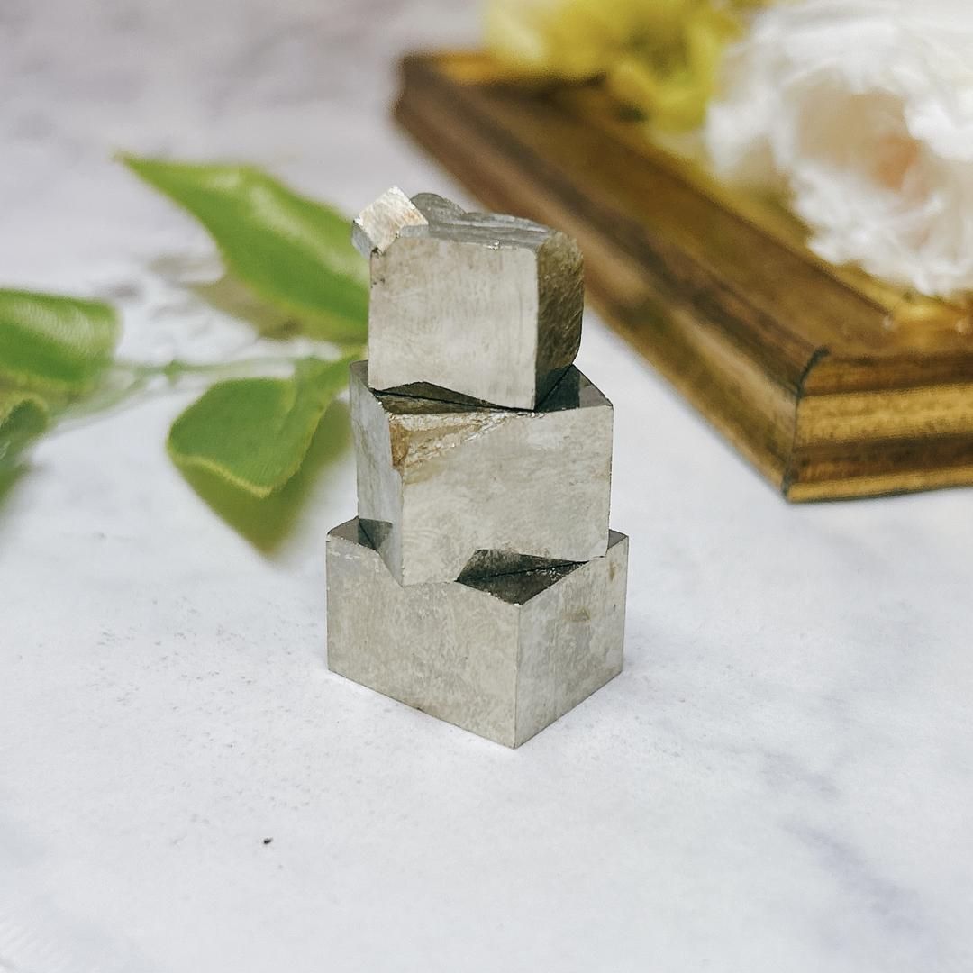 E9181】立方体 黄鉄鉱 パイライト pyrite 天然石 鉱物 スペイン