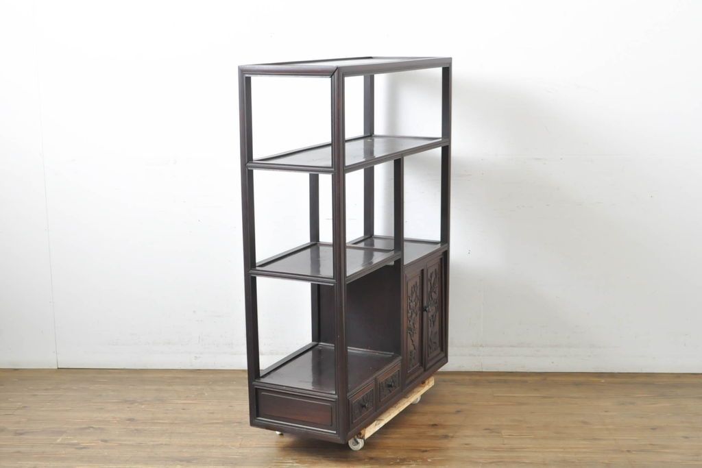 【高級材・花梨（カリン）製】 美しい彫刻が施された和風茶棚・飾り棚 ☆事前問合せ必須☆ 飾り棚 和製アンティーク 花梨 カリン材 彫刻 戸棚