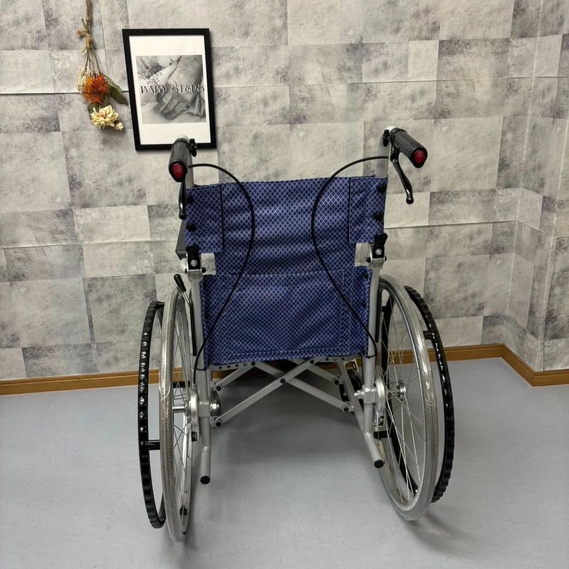 ふわりす カワムラサイクル KF22-40SB 自走式 車椅子 軽量 ノーパンク