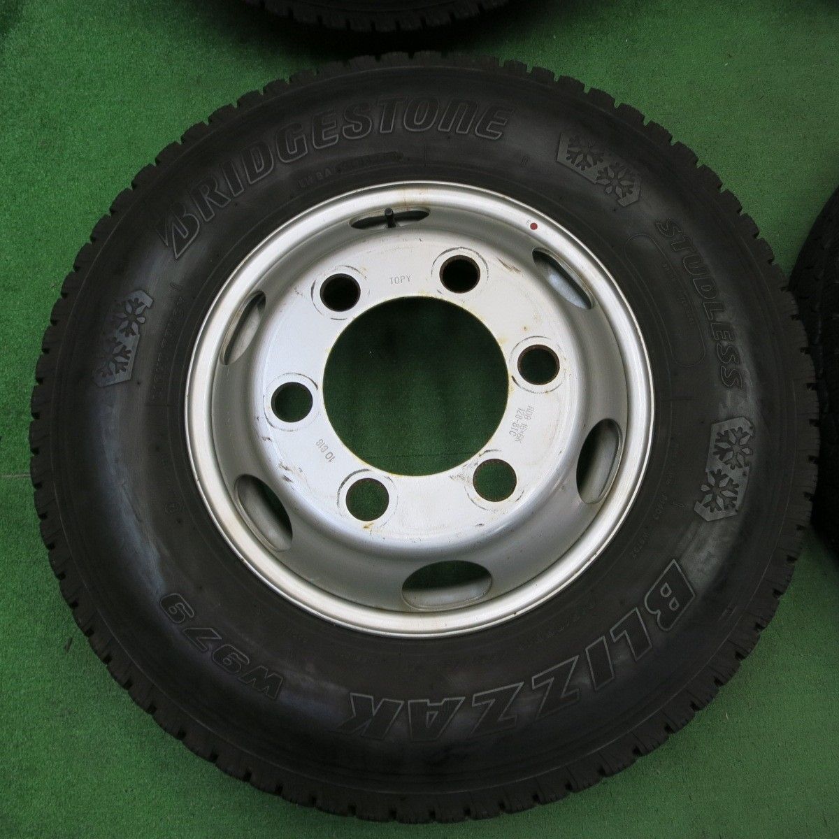 トラック用タイヤ 215/85R16 120/118L LT ( ブリヂストン ) BLIZZAK 