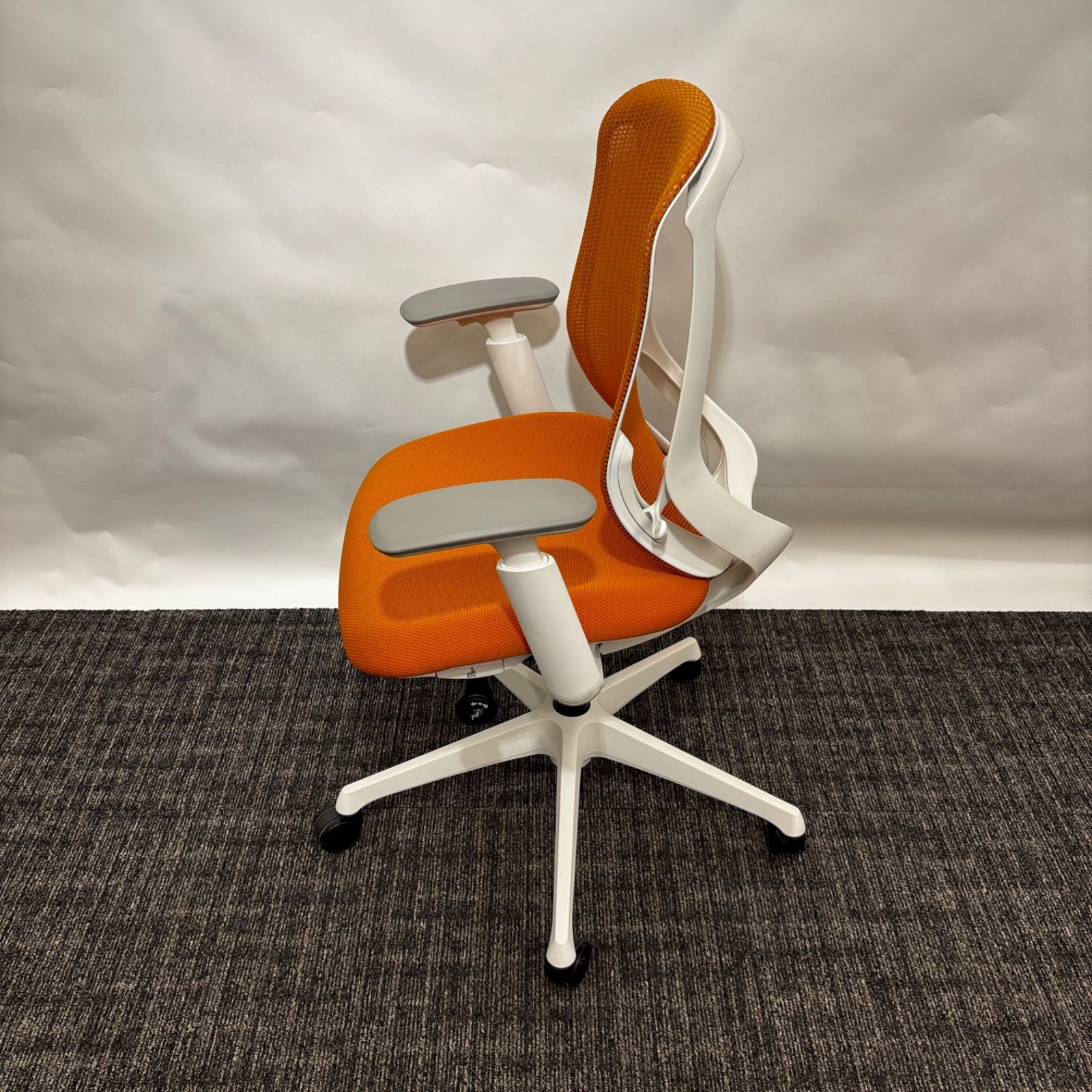 美品・2018年製造】オカムラ シルフィー オレンジ｜高機能メッシュ