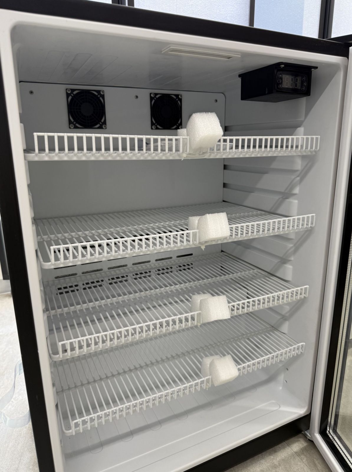 新古品扱い 冷却 済み RITS-126-TO 1ドア卓上冷蔵ショーケース ビールや日本酒に最適 -6℃～10℃設定可 み