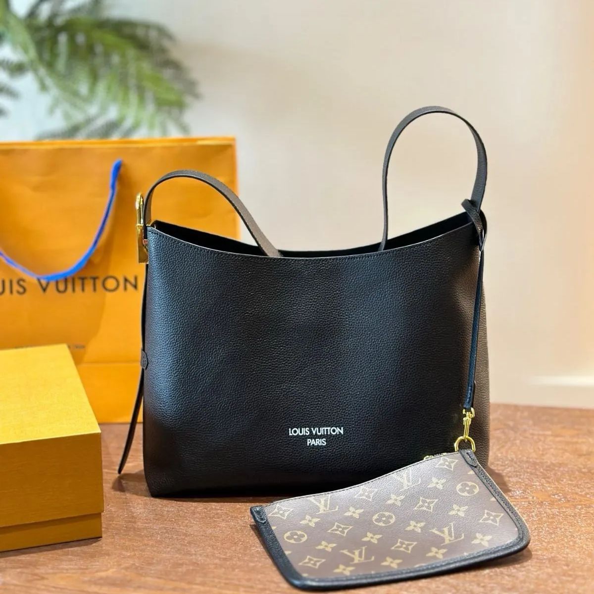 新品未使用 箱付  LOUIS VUITTON ノベルティトートバッグ 専用ページ