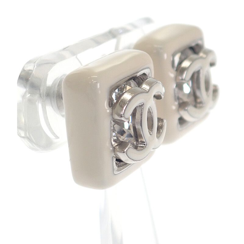CHANEL シャネル スクエアピアス ココマーク ホワイト CHANEL シャネル スクエアピアス ココマーク ホワイト - メルカリ