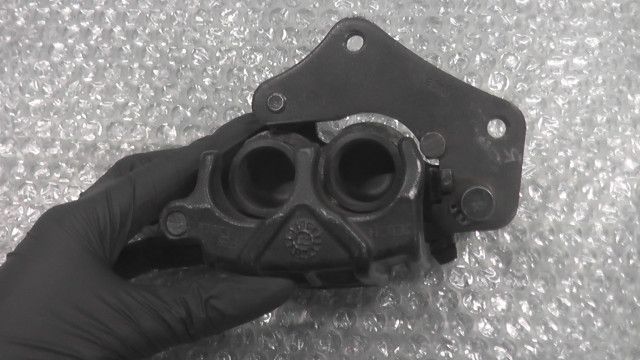 フロントキャリパー 1759895904