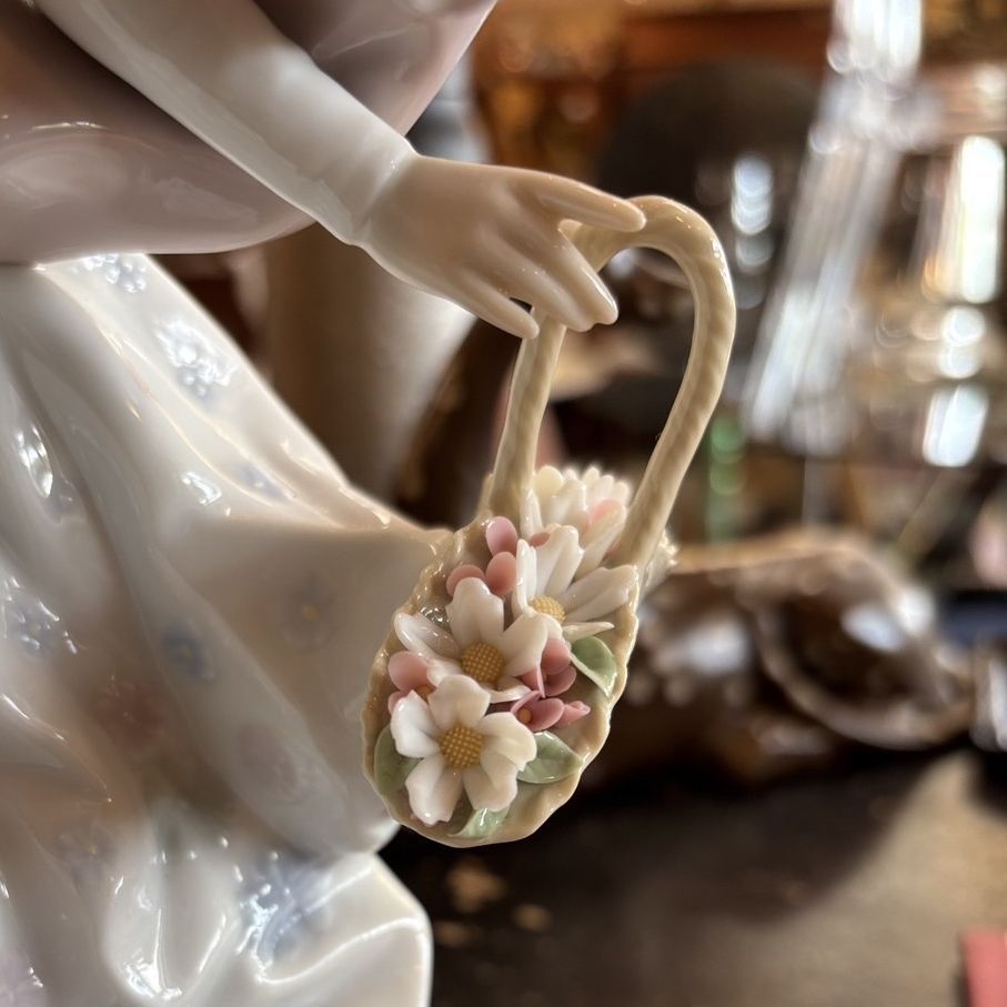 リヤドロ LLADRO 春の輝き 人形 置物 フィギュリン 陶器 オブジェ 女性