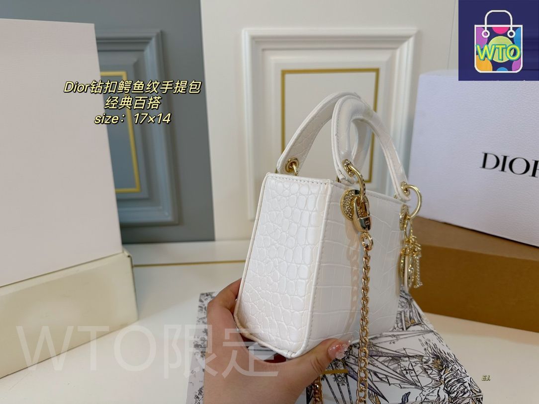 今日特価】DIOR Lady Dior 満ストーンボタンのハンドバッグ