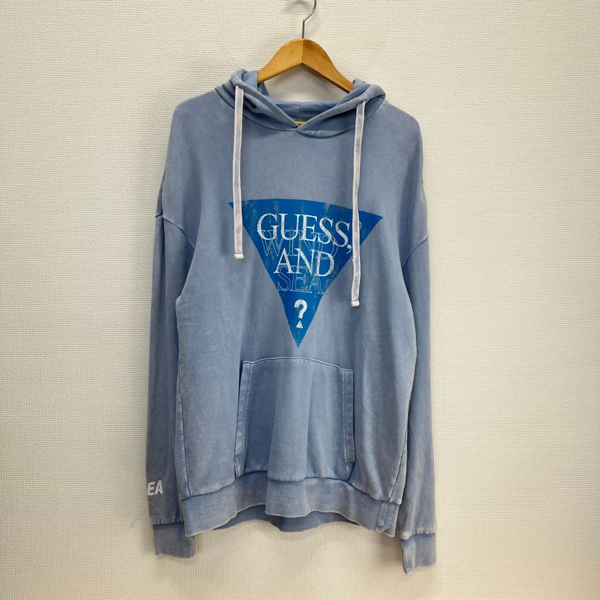 GUESS x WIND AND SEA ゲス ウィンダンシー Oversized Triangle Logo Dyeing Hooded  Pullover Parka プルオーバーパーカー ロゴ S 10099826 - メルカリ
