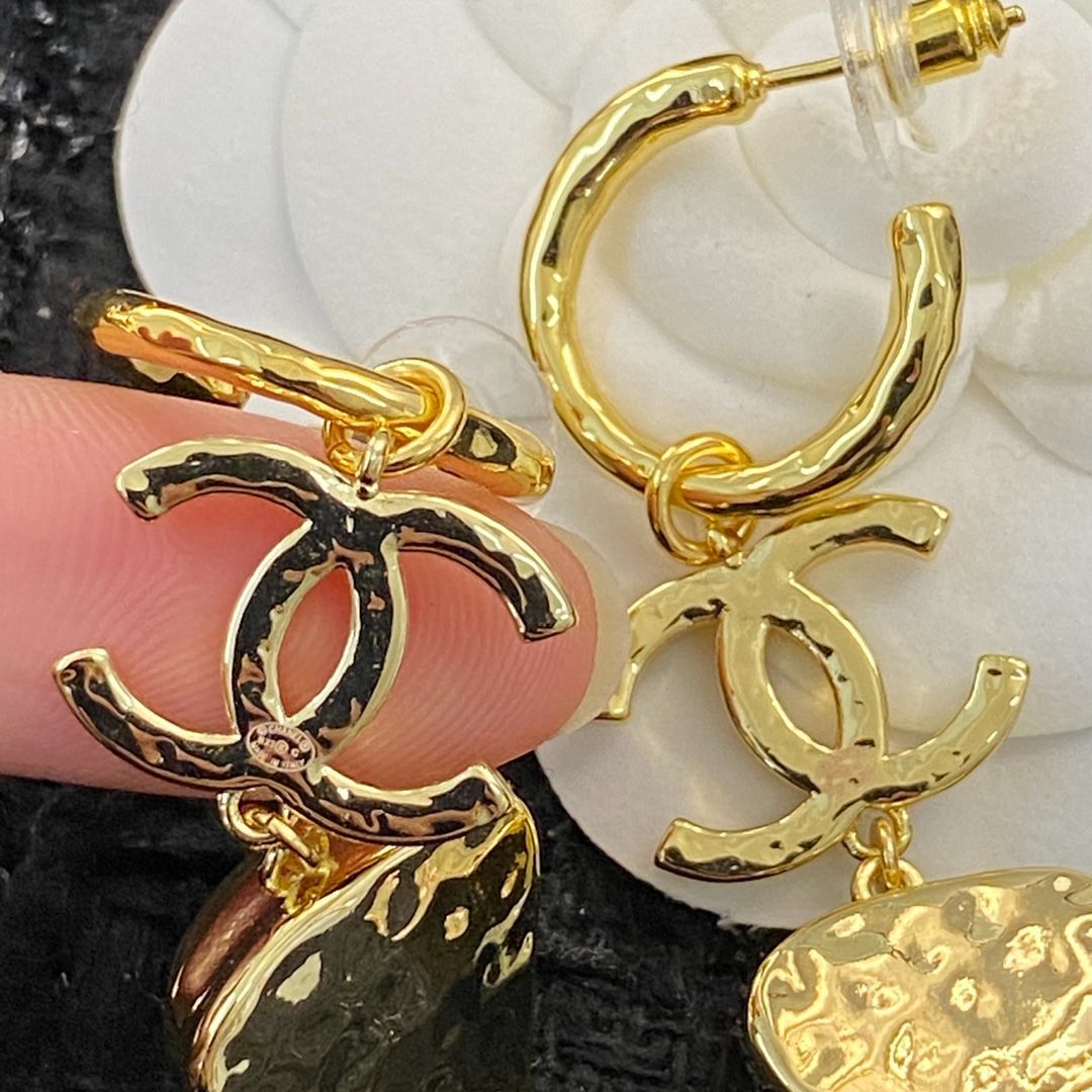 CHANELリーフ　フープピアス CHANELリーフフープピアス