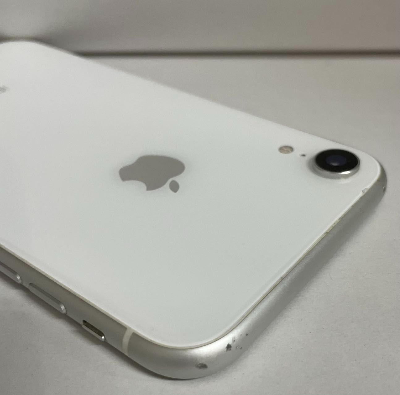 iPhone XR ホワイト64GB SIMフリー ジャンク品 部品取り - メルカリ