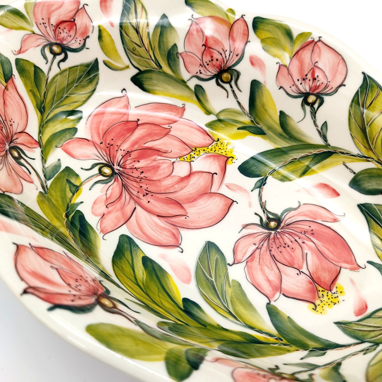 バスケット 楕円型のウェーブボウル 黄色とピンクのバラ模様