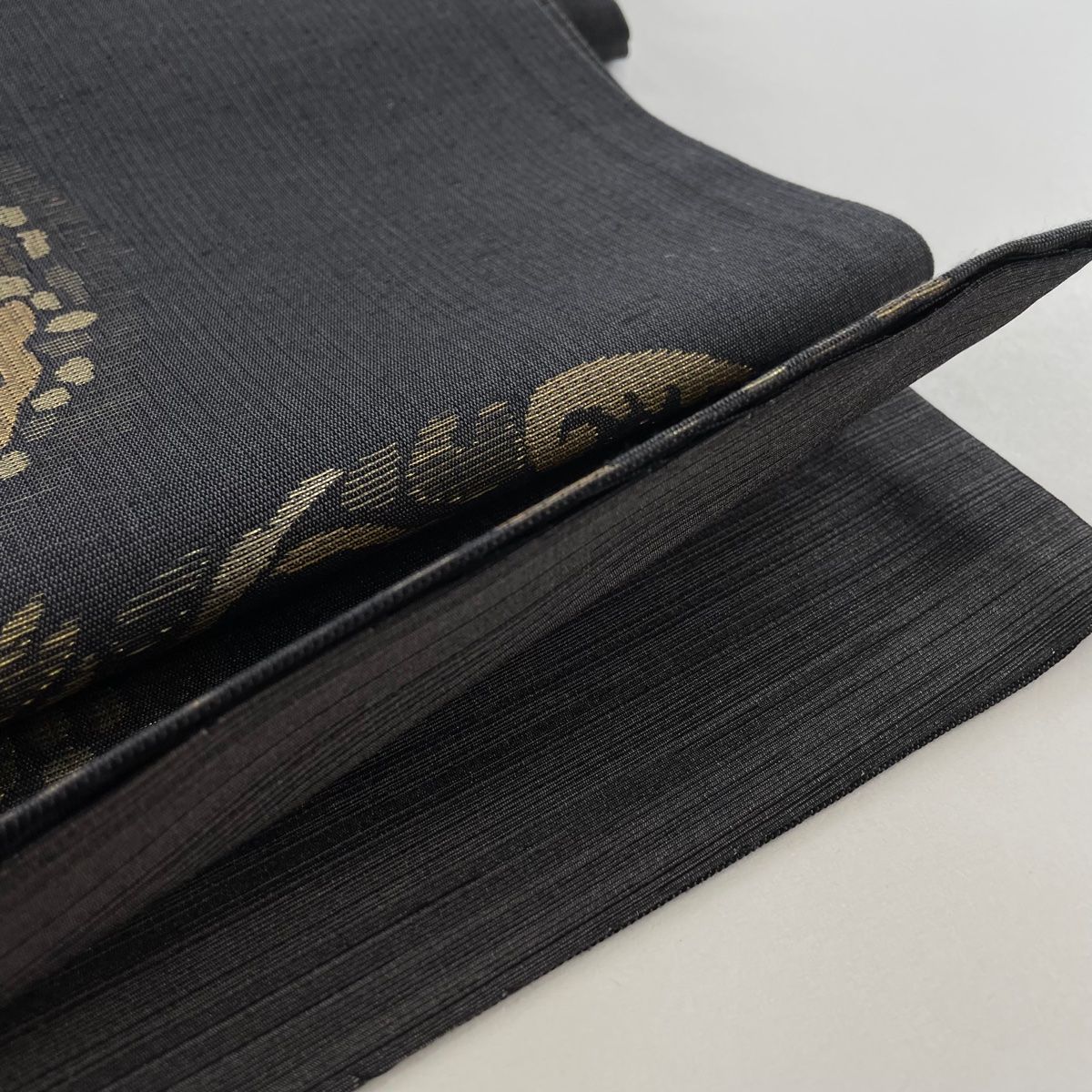 袋帯 美品 逸品 紬地 龍 波 箔 黒 六通 正絹 中古