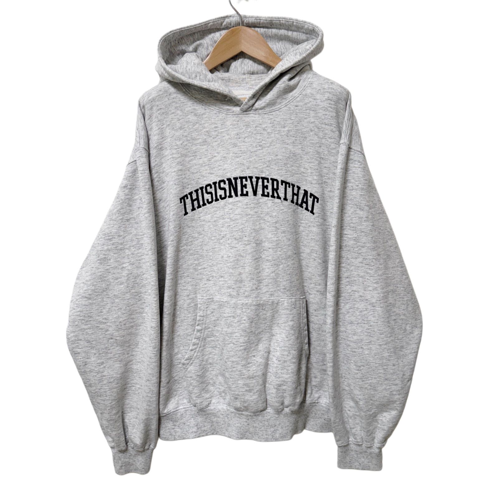 thisisneverthat パーカーグレー刺繍ロゴLサイズ