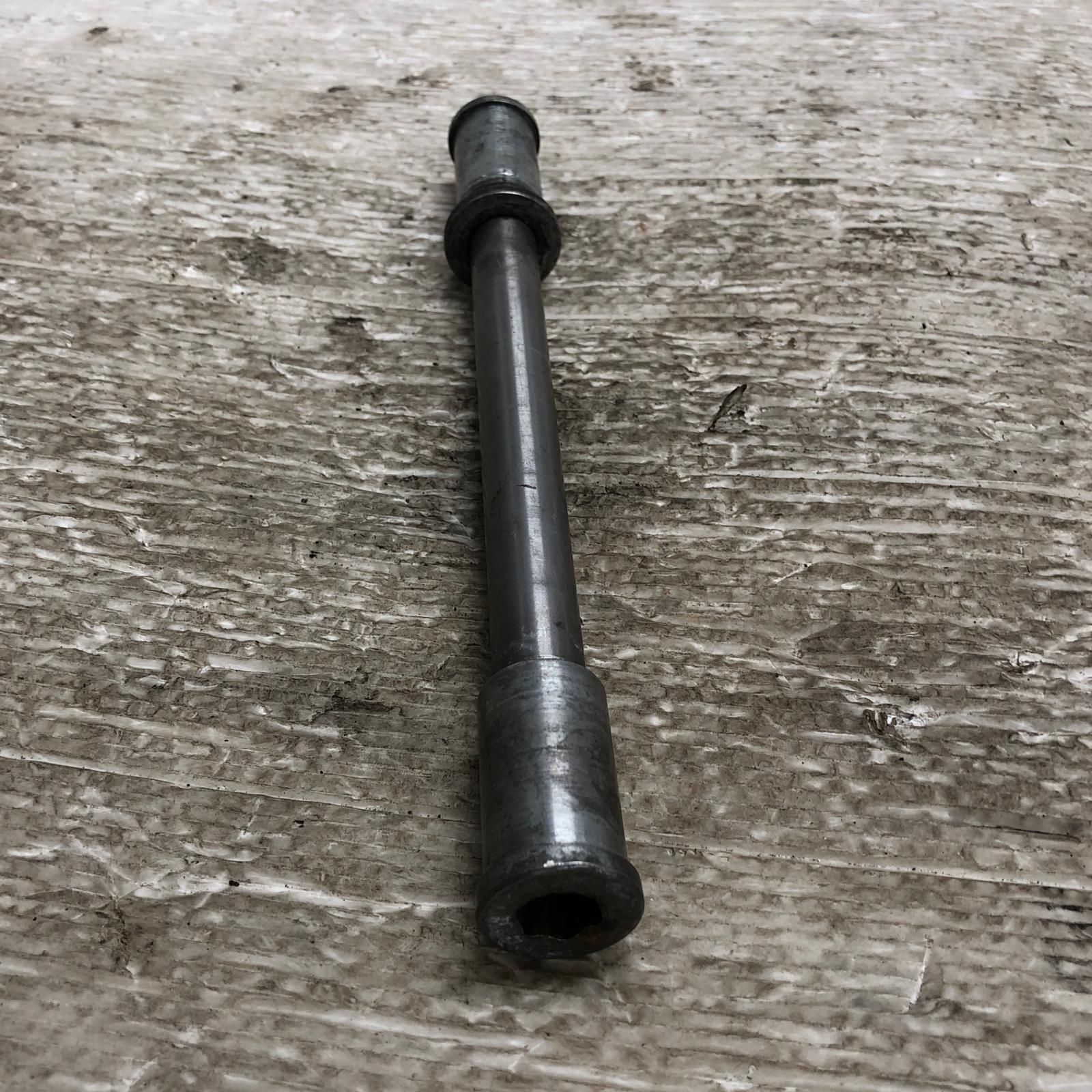 KAWASAKI ゼファー1100 ZRT10A アクスルシャフト フロント カワサキ