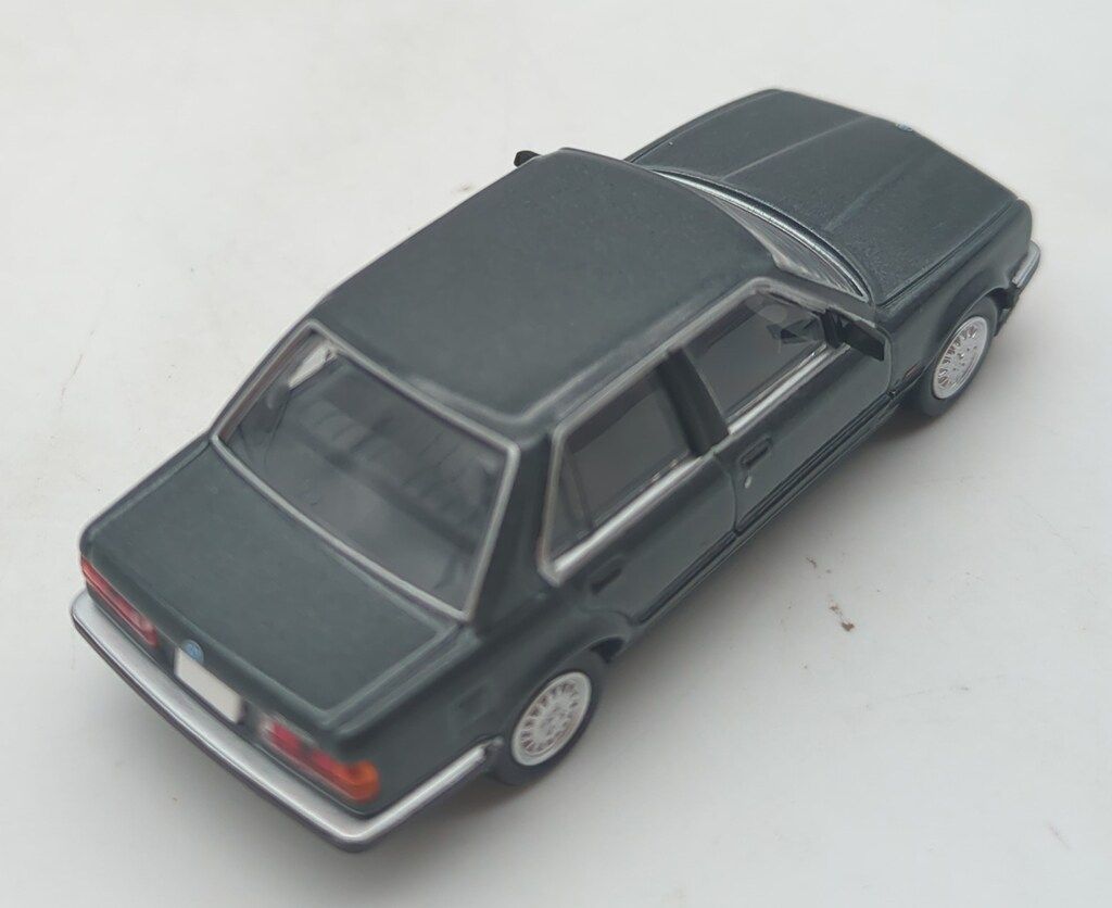トミーテック TOMICA LIMITED VINTAGE NEO BMW325i 4ドア(グレー) LV