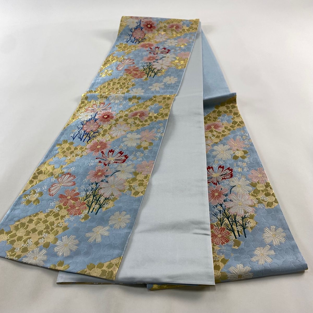 ［六通］袋帯　中古美品　藍染 O-330 袋帯 美品 秀品 草花 桜 刺繍 金糸 水色 六通 正絹 【中古