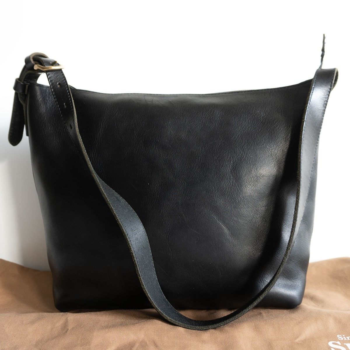 雰囲気抜群 SLOW レザー ショルダー バッグ ブラック スロウ 25090290
