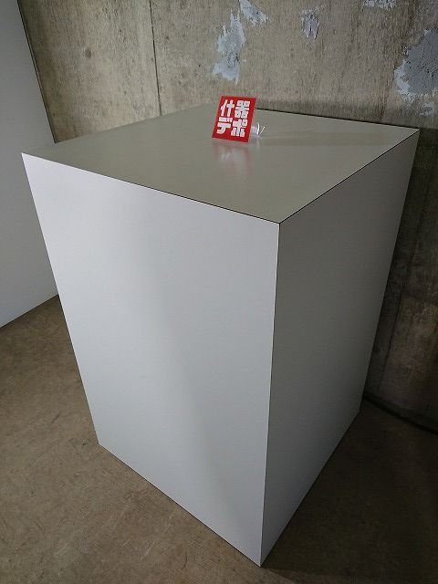 アパレル ガラス棚
