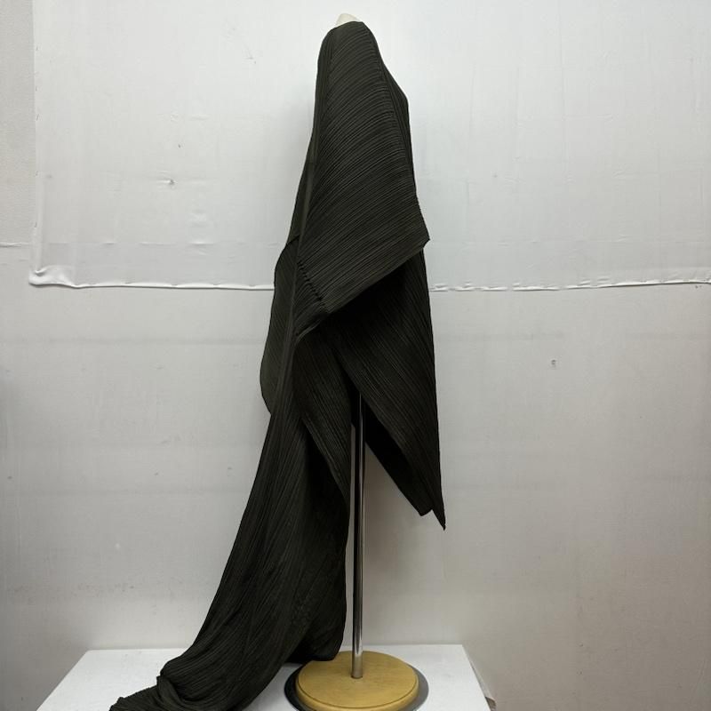 ISSEY MIYAKE プリーツプリーズ カットソー 　ポンチョ ISSEY MIYAKE - プリーツプリーズ イッセイミヤケ ポンチョ