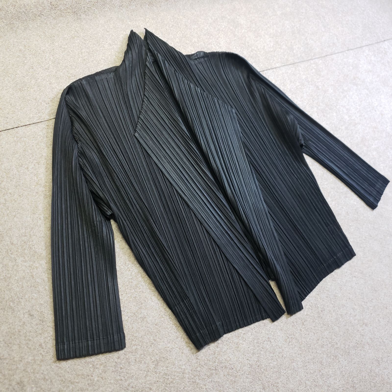 PLEATS PLEASE ISSEY MIYAKE プリーツジャケット サイズ3 黒系 y6947i