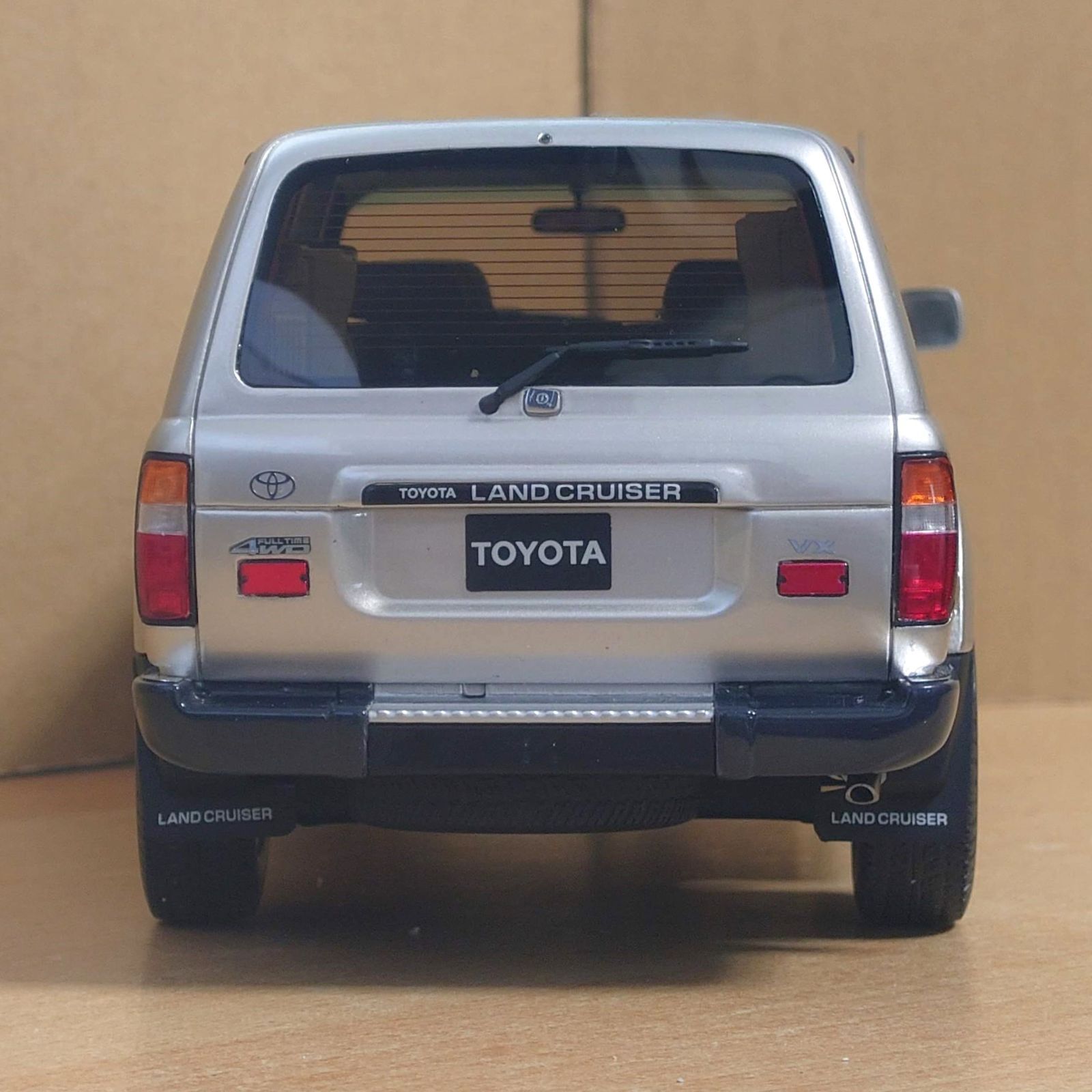 1/18 トヨタ ランドクルーザー HDJ80 1992 (ベージュ) 限定生産 1/18 トヨタ ランドクルーザー HDJ80 1992 (ベージュ) 限定生産