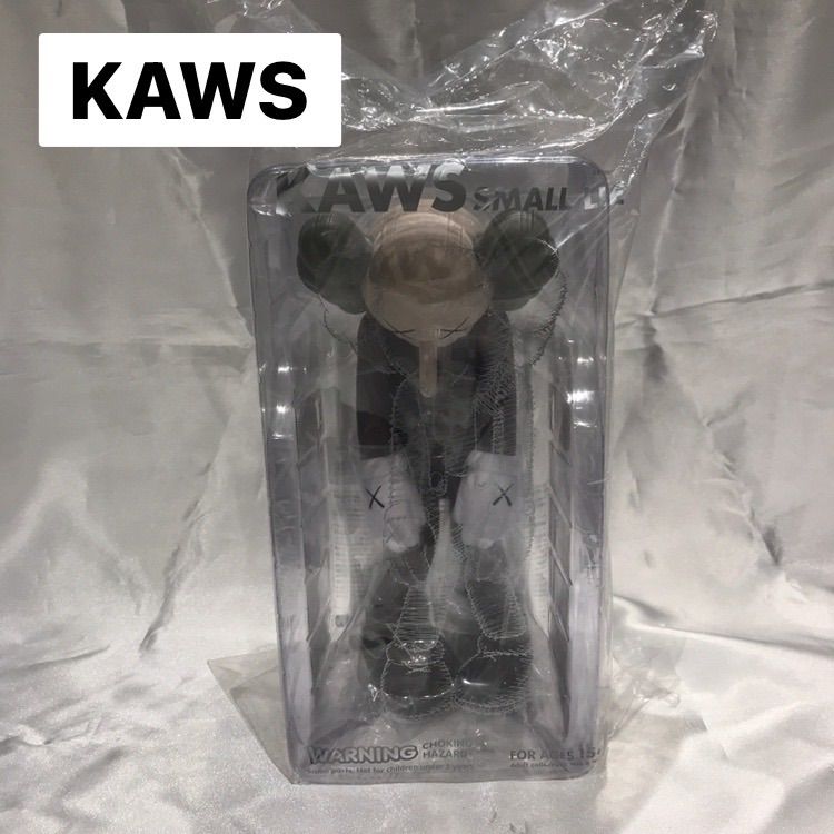 M1】KAWS フィギュア