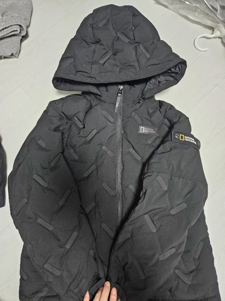 National Geographic ナショナルジオグラフィック 分厚い 軽量ダウン 140