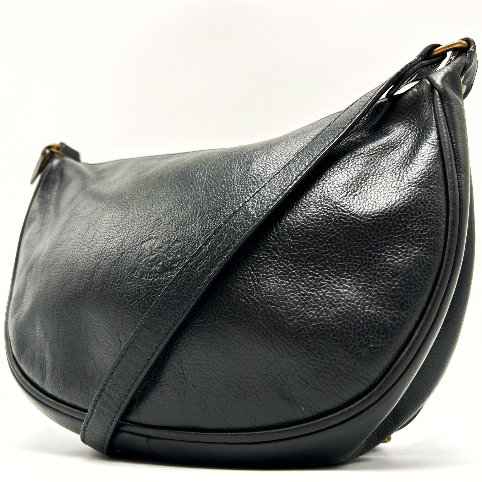 イルビゾンテ ショルダーバッグ 三日月型 ハーフムーン ロゴ型押し