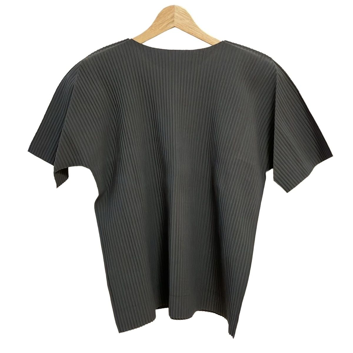 未使用me ISSEY MIYAKE ハイネック 半袖 トップス ブラック me by イッセイミヤケ 半袖トップス 黒 美品 me by ISSEY MIYAKE