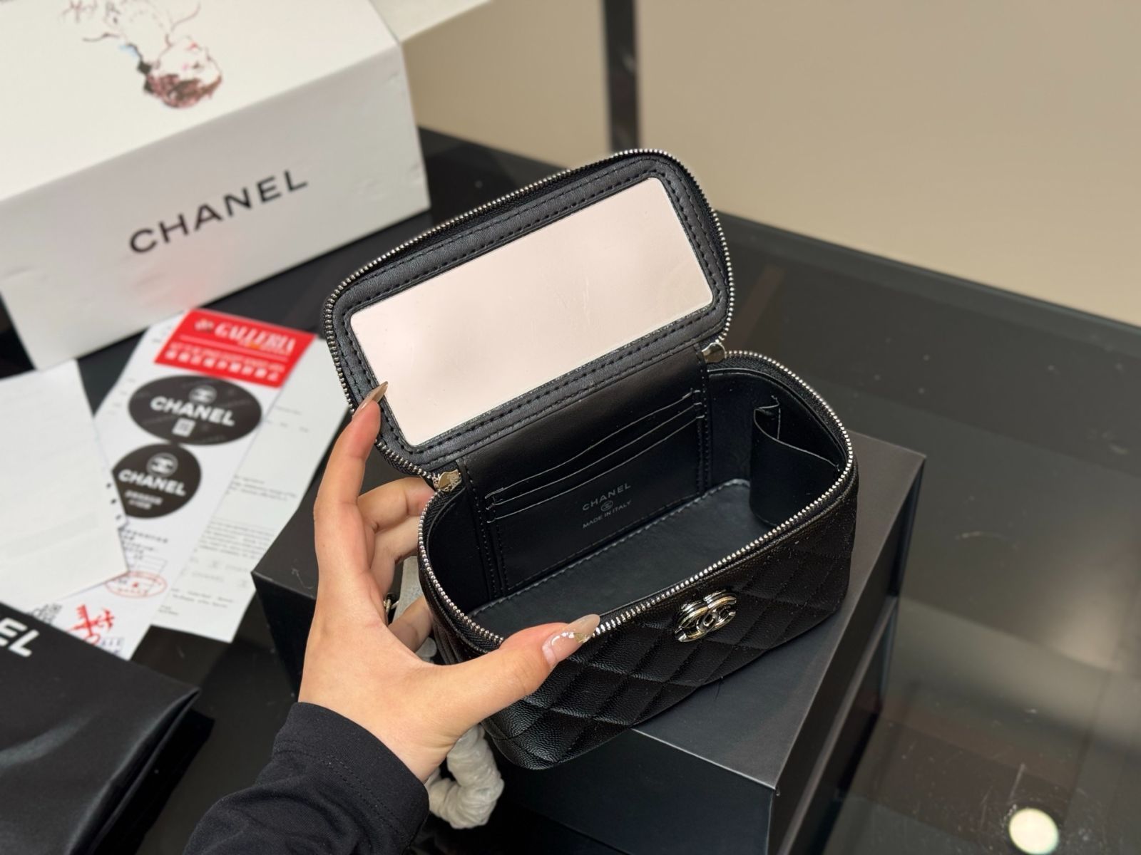CCボールがとってもキュート♡シャネル★ヴァニティケース CHANEL】スモール ヴァニティケース ミラー付き CCボール