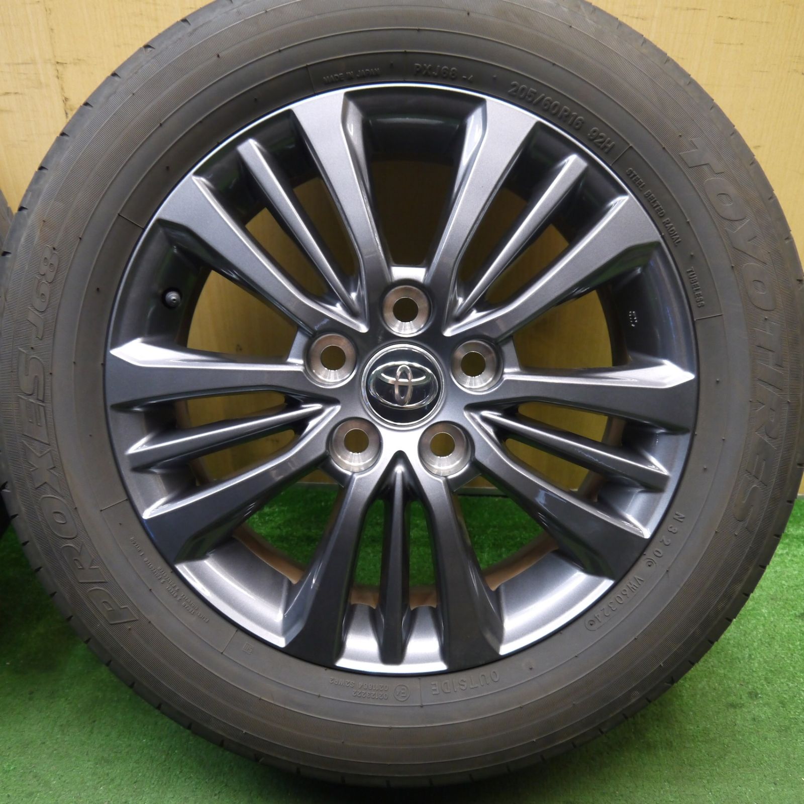 ヴォクシー 90系 205/60R16 純正ホイール＆タイヤ 100km使用美品 キレイ！24年☆トヨタ 90系 ノア ヴォクシー 純正 205/60R16