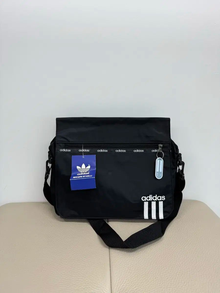 【雷市場（ポンジャン）商品韓国直送】 90s adidas(アディダス) バッグ