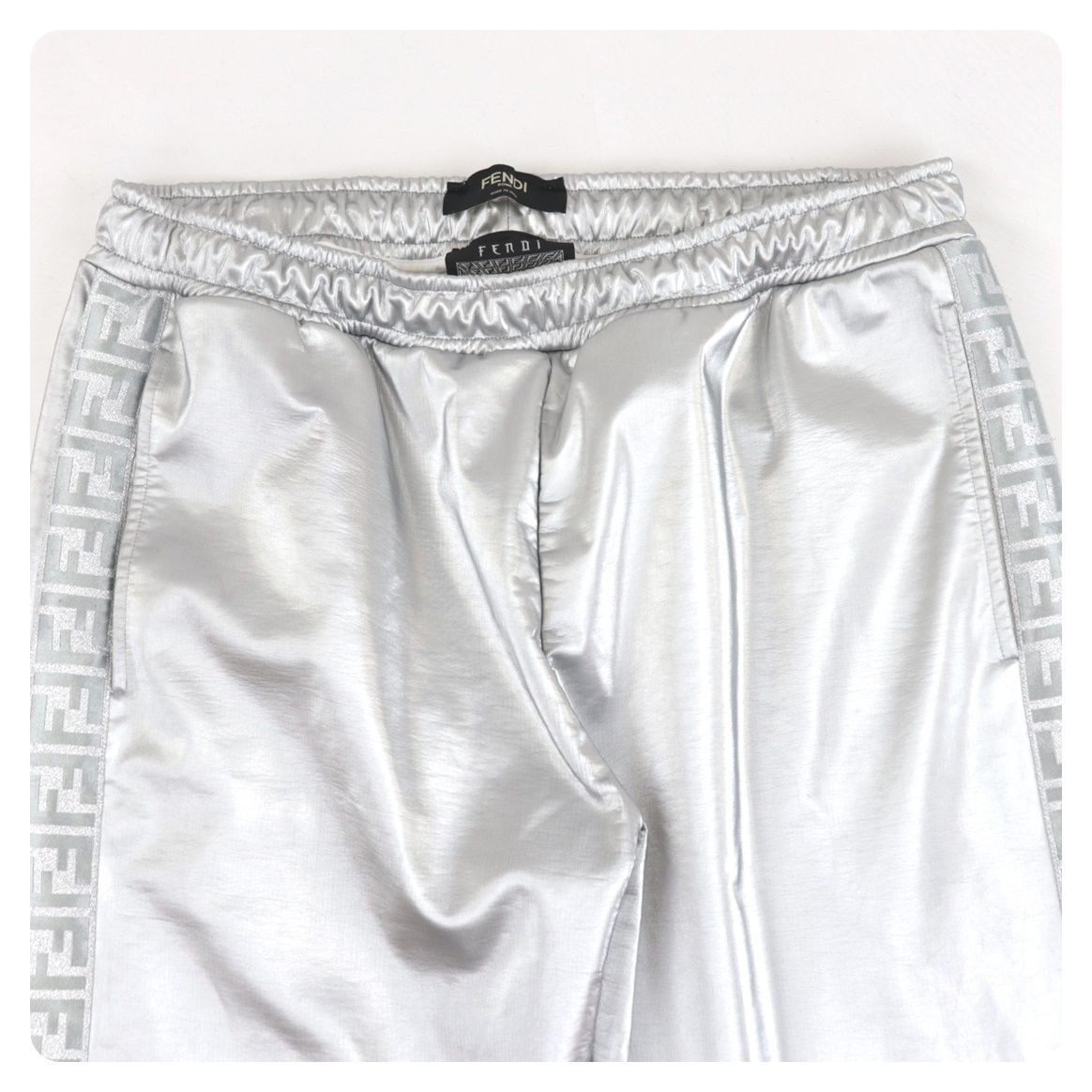 極美品】FENDI シルバー ロゴプリント ニッキーミナージュ