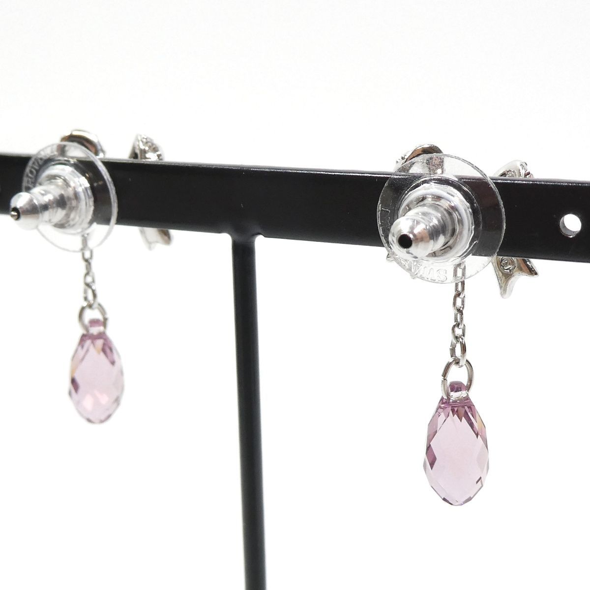 スワロフスキー リボンピアス 箱付き SWAROVSKI - メルカリ