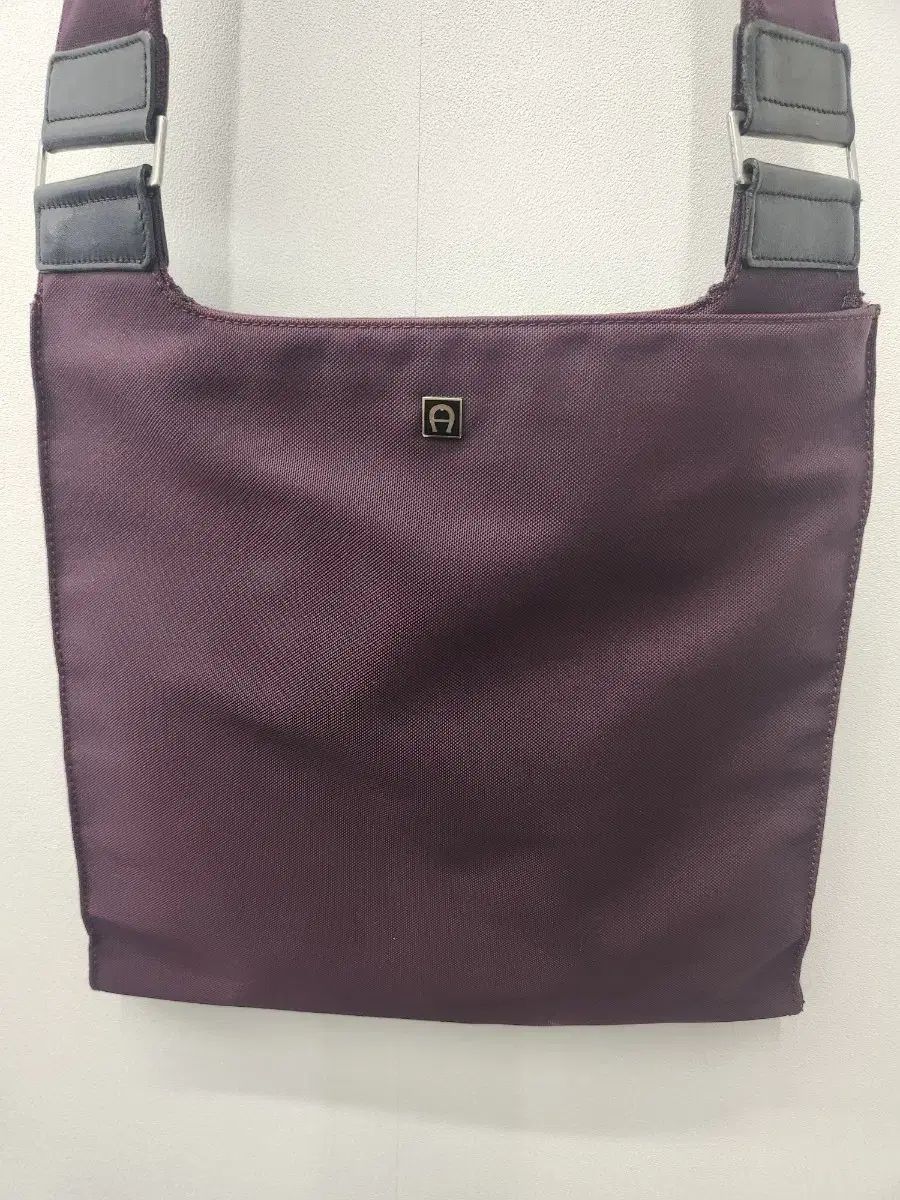 AIGNER アイグナー 紫 クロスバッグ