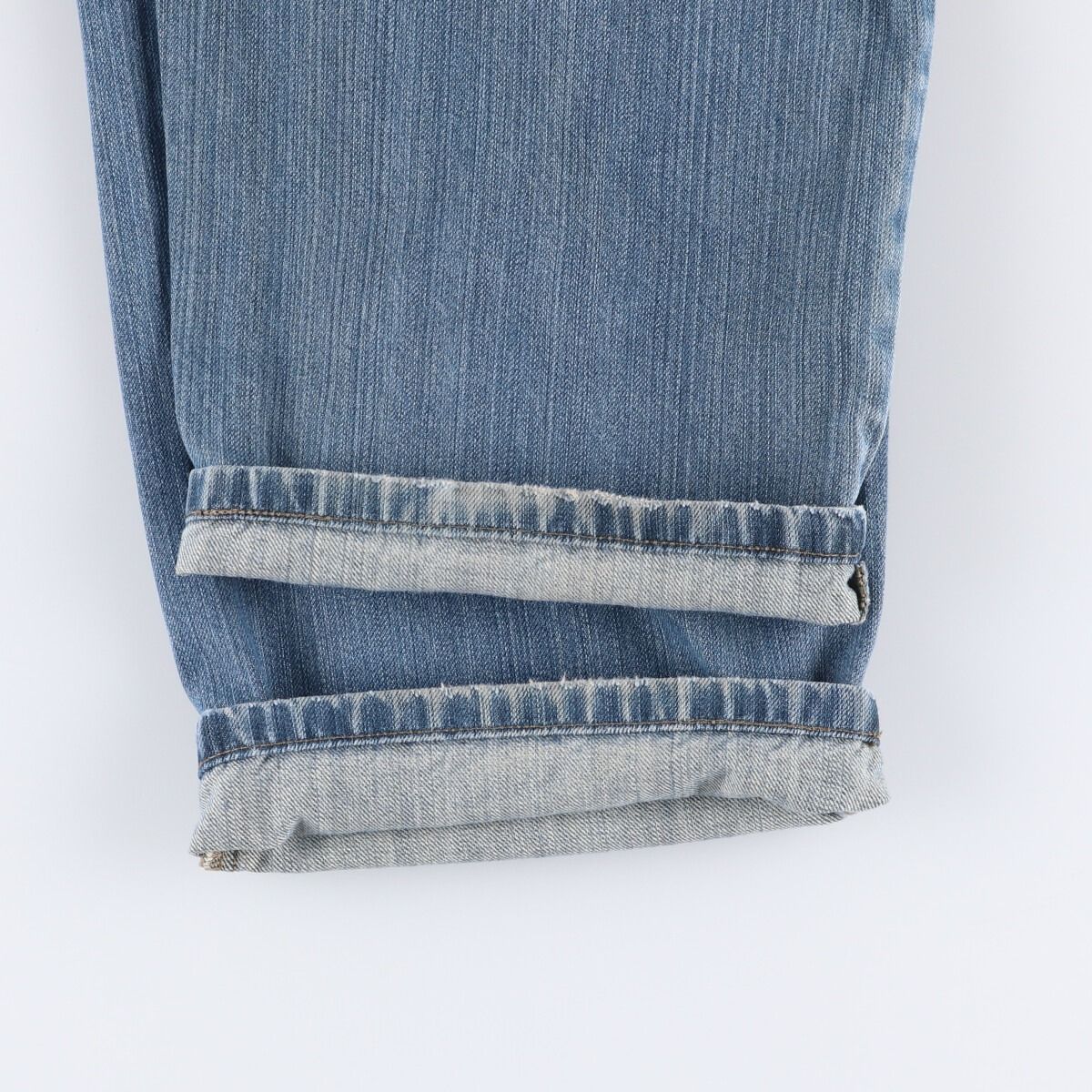 テーパードデニムパンツ