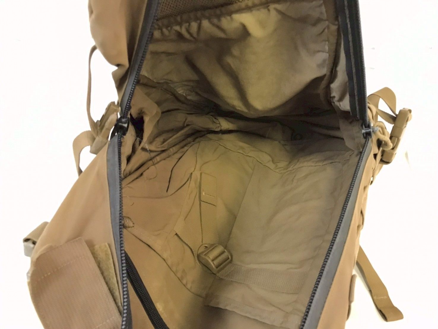米軍放出品・サバゲー用品実物・USMCコヨーテ（ゆうパック100サイズ・詰込み） 難あり/米軍放出品】☆USMC アサルトパック バックパック