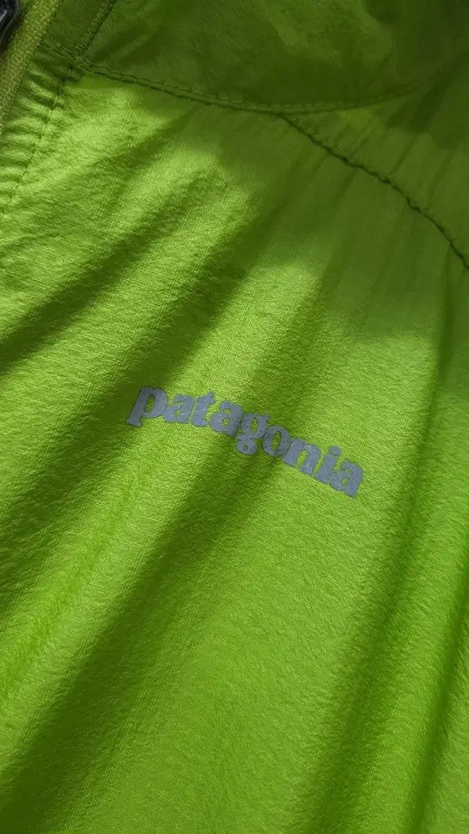 ウィンドブレーカー グリーン