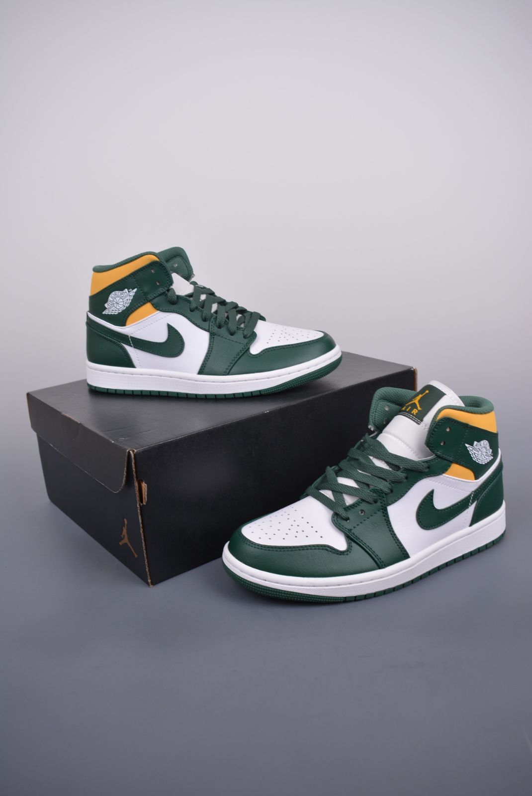 極美品NIKE AIR JORDAN 1 MID 【SEATTLE SUPERSONICS】 ナイキ エア ジョーダン 1 ミッド NOBLE  GREEN/POLLEN/WHITE 554724-371男女兼用 並行輸入品|mercariメルカリ官方指定廠商|Bibian比比昂代買代購